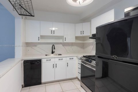 Condominio en alquiler en Miami Beach, Florida, 2 dormitorios, 91.97 m2 № 1980098 - foto 8