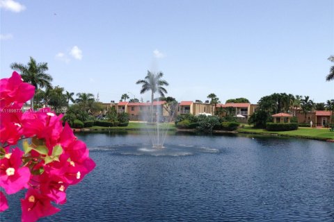 Снять в аренду кондоминиум в Дорал, Флорида 1 спальня, 75.25м2, № 1950591 - фото 18