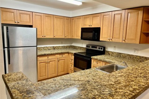 Снять в аренду кондоминиум в Дорал, Флорида 1 спальня, 75.25м2, № 1950591 - фото 1