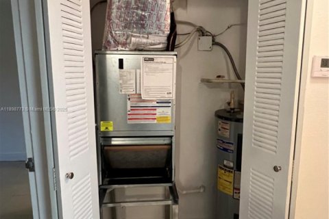 Снять в аренду кондоминиум в Дорал, Флорида 1 спальня, 75.25м2, № 1950591 - фото 11