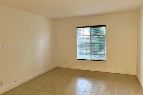 Снять в аренду кондоминиум в Дорал, Флорида 1 спальня, 75.25м2, № 1950591 - фото 8