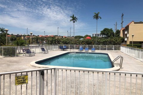 Снять в аренду кондоминиум в Дорал, Флорида 1 спальня, 75.25м2, № 1950591 - фото 15