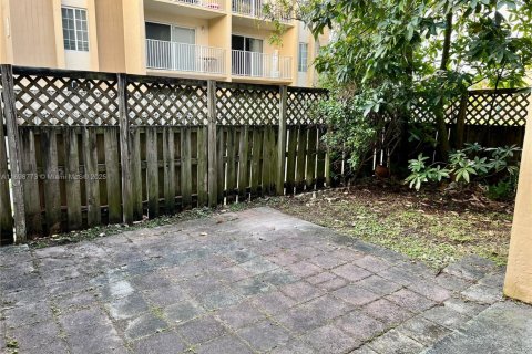 Снять в аренду кондоминиум в Дорал, Флорида 1 спальня, 75.25м2, № 1950591 - фото 6