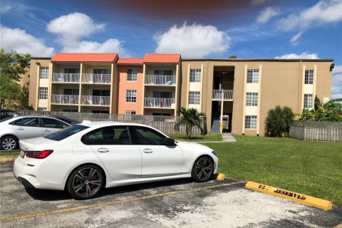 Снять в аренду кондоминиум в Дорал, Флорида 1 спальня, 75.25м2, № 1950591 - фото 12