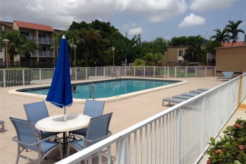 Снять в аренду кондоминиум в Дорал, Флорида 1 спальня, 75.25м2, № 1950591 - фото 16