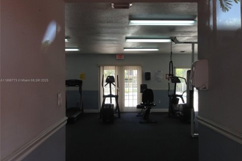 Снять в аренду кондоминиум в Дорал, Флорида 1 спальня, 75.25м2, № 1950591 - фото 14