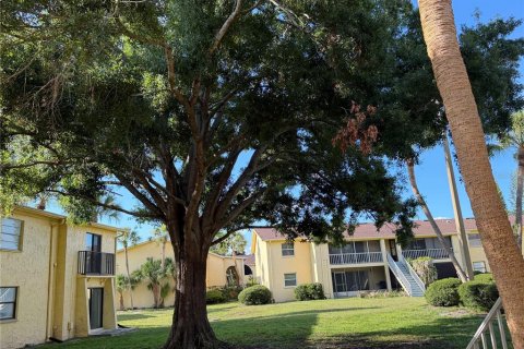 Condo in Tampa, Florida, 2 bedrooms  № 2231770 - photo 9
