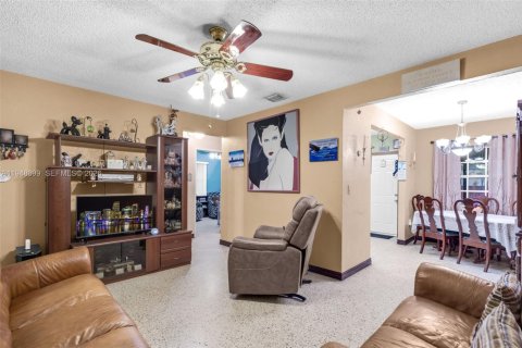 Immobilier commercial à vendre à Miami, Floride: 156.08 m2 № 2004811 - photo 22