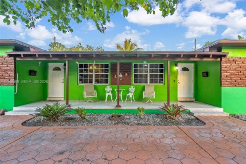 Immobilier commercial à vendre à Miami, Floride: 156.08 m2 № 2004811 - photo 3