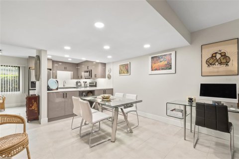 Condo in Sarasota, Florida, 2 bedrooms  № 1648483 - photo 12