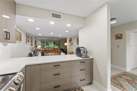 Condo in Sarasota, Florida, 2 bedrooms  № 1648483 - photo 9