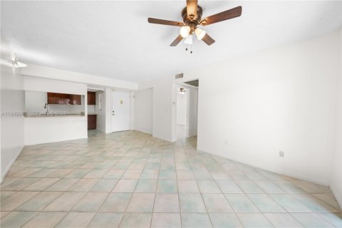 Снять в аренду кондоминиум в Майами, Флорида 3 спальни, 117.61м2, № 2004966 - фото 7