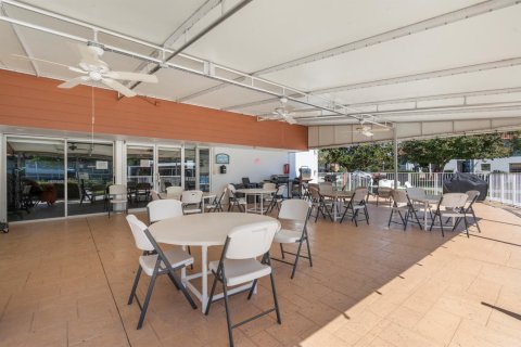 Condominio en venta en Stuart, Florida, 2 dormitorios, 101.17 m2 № 746207 - foto 1