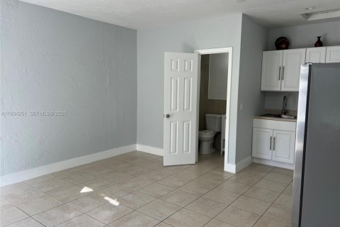 Снять в аренду коммерческую недвижимость в Хомстед, Флорида № 1992550 - фото 7