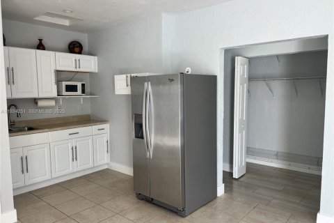 Снять в аренду коммерческую недвижимость в Хомстед, Флорида № 1992550 - фото 8
