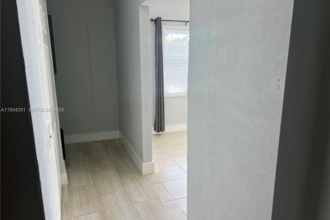 Снять в аренду коммерческую недвижимость в Хомстед, Флорида № 1992550 - фото 13