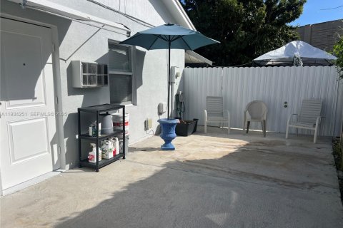 Снять в аренду коммерческую недвижимость в Хомстед, Флорида № 1992550 - фото 16