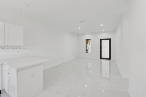 Casa en venta en Miami, Florida, 3 dormitorios, 104.05 m2 № 1931371 - foto 6