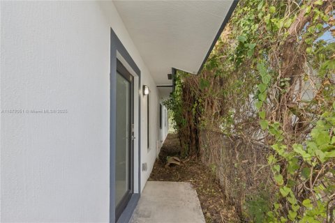 Casa en venta en Miami, Florida, 3 dormitorios, 104.05 m2 № 1931371 - foto 23