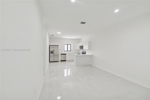 Casa en venta en Miami, Florida, 3 dormitorios, 104.05 m2 № 1931371 - foto 7