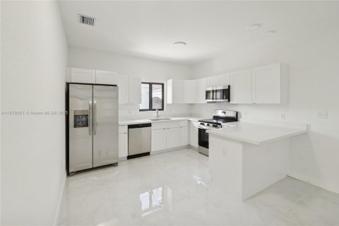 Casa en venta en Miami, Florida, 3 dormitorios, 104.05 m2 № 1931371 - foto 8
