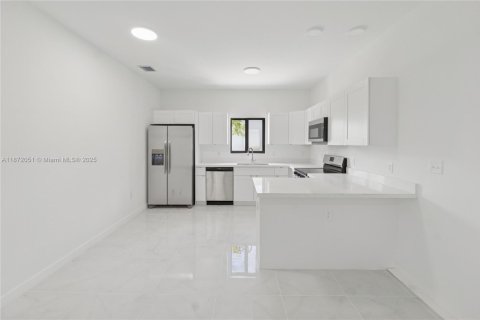 Casa en venta en Miami, Florida, 3 dormitorios, 104.05 m2 № 1931371 - foto 9
