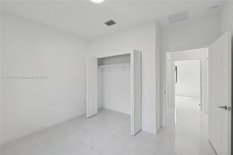 Casa en venta en Miami, Florida, 3 dormitorios, 104.05 m2 № 1931371 - foto 17