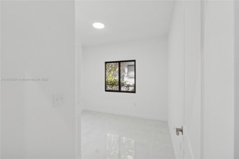 Casa en venta en Miami, Florida, 3 dormitorios, 104.05 m2 № 1931371 - foto 11