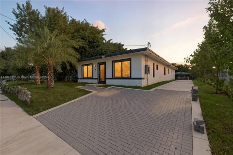 Casa en venta en Miami, Florida, 3 dormitorios, 104.05 m2 № 1931371 - foto 2