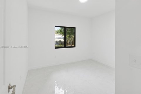 Casa en venta en Miami, Florida, 3 dormitorios, 104.05 m2 № 1931371 - foto 13