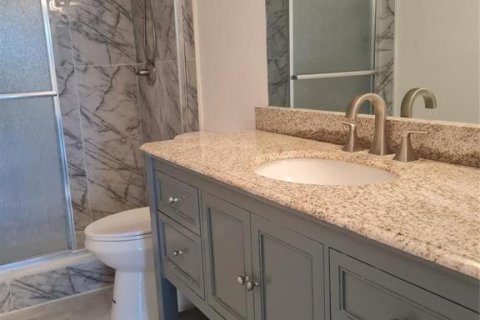 Condo in Lauderhill, Florida, 2 bedrooms  № 2267725 - photo 9