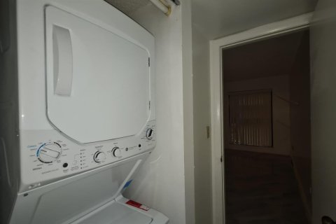 Condo in Lauderhill, Florida, 2 bedrooms  № 2267725 - photo 2