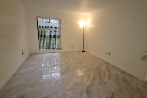 Condo in Lauderhill, Florida, 2 bedrooms  № 2267725 - photo 19