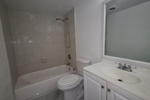 Condo in Lauderhill, Florida, 2 bedrooms  № 2267725 - photo 21