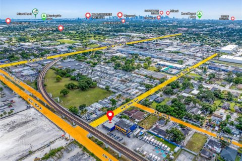 Commercial property in Miami, Florida № 1973247 - photo 19