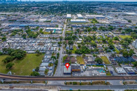 Commercial property in Miami, Florida № 1973247 - photo 14