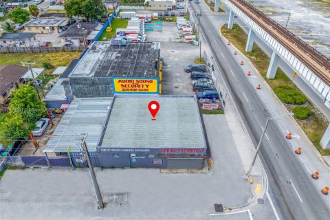 Commercial property in Miami, Florida № 1973247 - photo 2