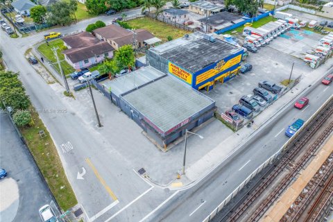 Commercial property in Miami, Florida № 1973247 - photo 8