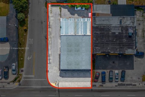 Commercial property in Miami, Florida № 1973247 - photo 6