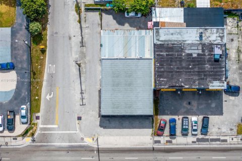 Commercial property in Miami, Florida № 1973247 - photo 4