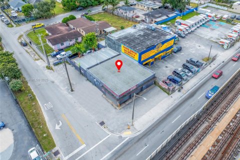 Commercial property in Miami, Florida № 1973247 - photo 11