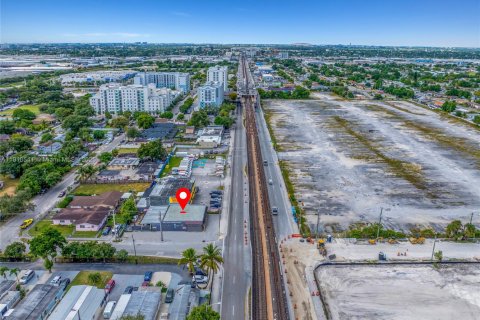 Commercial property in Miami, Florida № 1973247 - photo 3