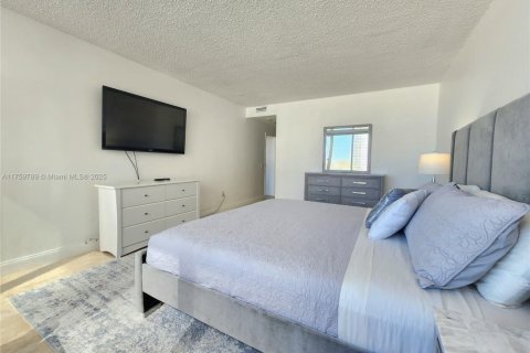 Condo in Hollywood, Florida, 2 bedrooms  № 1937022 - photo 20