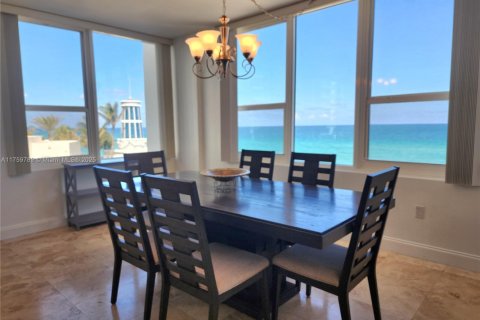 Condo in Hollywood, Florida, 2 bedrooms  № 1937022 - photo 8