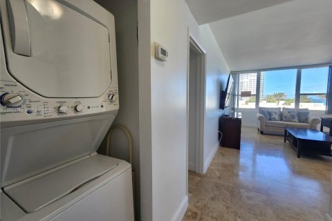 Condo in Hollywood, Florida, 2 bedrooms  № 1937022 - photo 16
