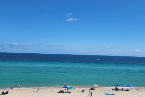 Condo in Hollywood, Florida, 2 bedrooms  № 1937022