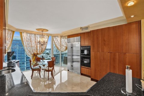 Condominio en venta en Sunny Isles Beach, Florida, 3 dormitorios, 194.17 m2 № 2032819 - foto 12