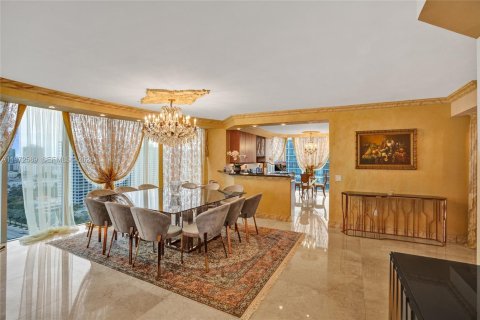 Condominio en venta en Sunny Isles Beach, Florida, 3 dormitorios, 194.17 m2 № 2032819 - foto 4