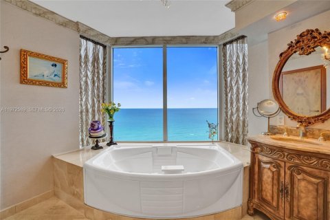Condominio en venta en Sunny Isles Beach, Florida, 3 dormitorios, 194.17 m2 № 2032819 - foto 17