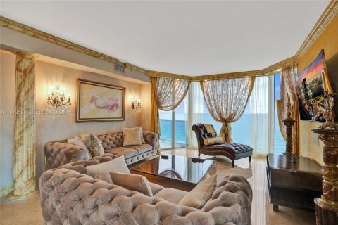 Condominio en venta en Sunny Isles Beach, Florida, 3 dormitorios, 194.17 m2 № 2032819 - foto 11